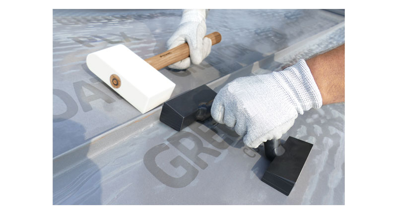 Main de fer double pli carré 25 et 35 mm, largeur 135 mm - action